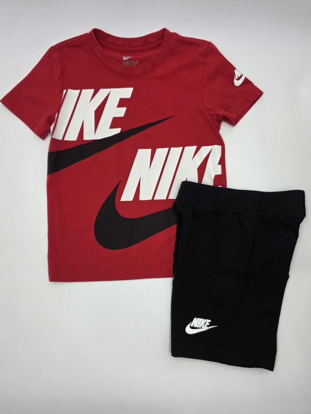 Nike boys' logo tee and sweatshorts size 5/6
